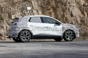 Renault Captur 2024 - Foto Spia 25-04-2023