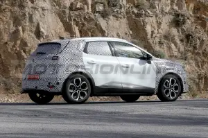 Renault Captur 2024 - Foto Spia 25-04-2023
