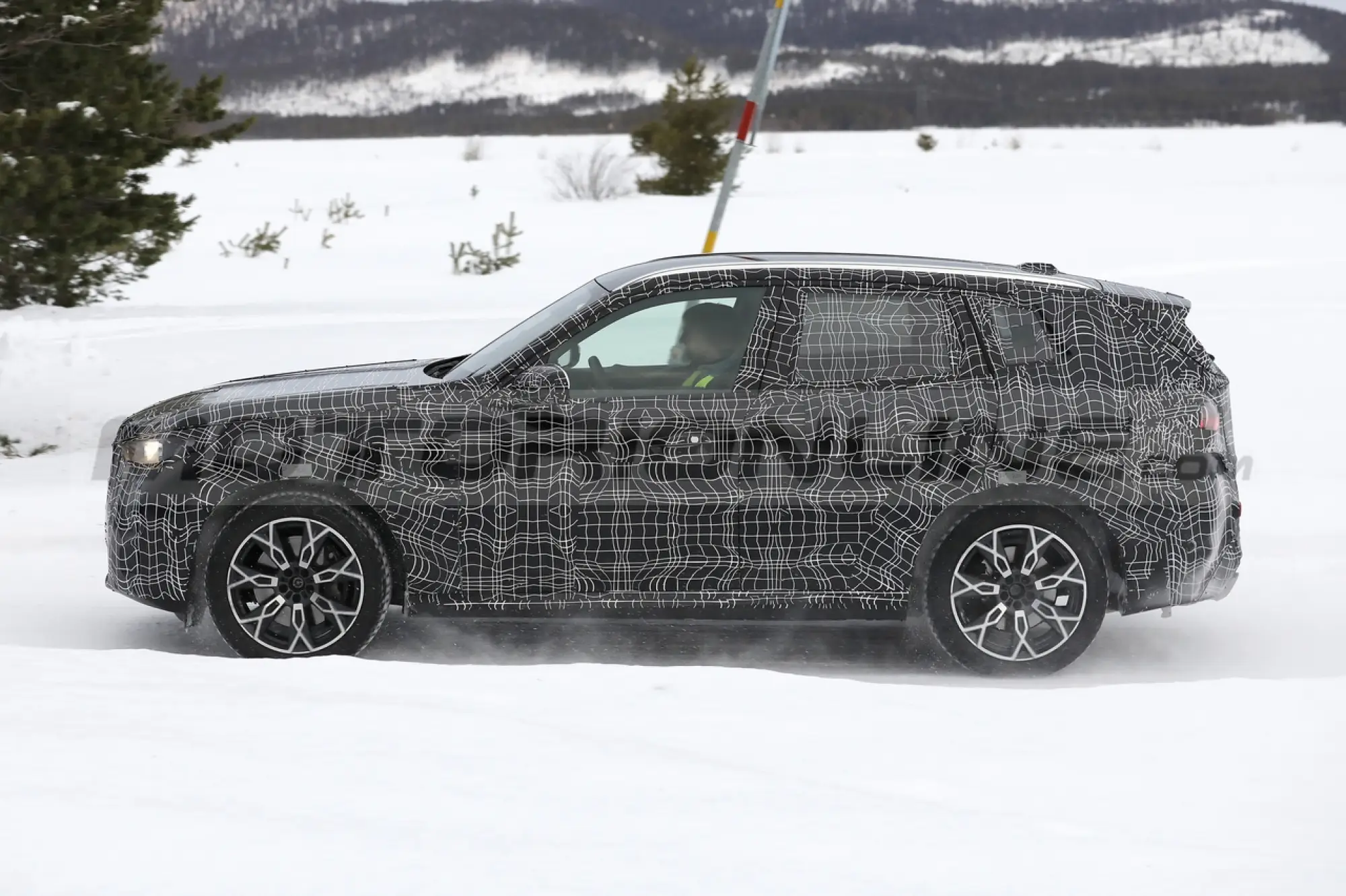 BMW X3 M40i 2024 - Foto Spia 26-04-2023 - 13