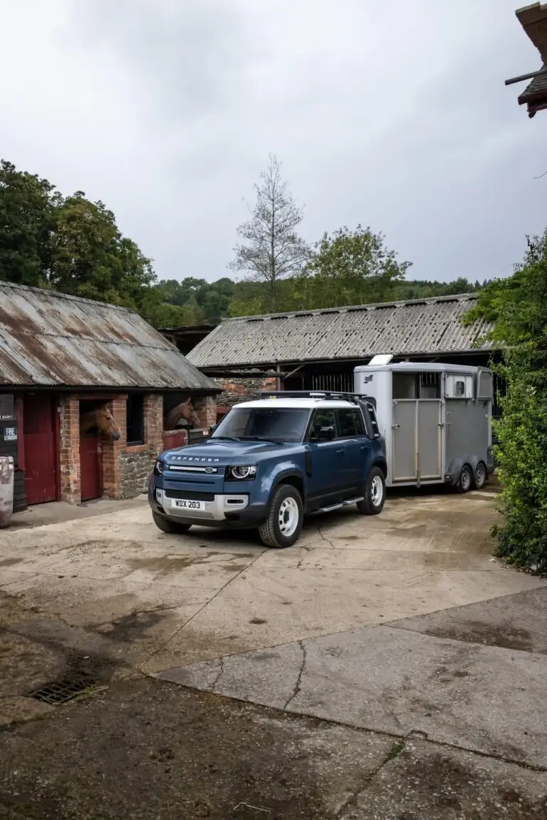 Land Rover Defender 130 Outbound e V8 2024 - 38