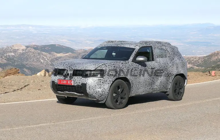 Dacia Duster 2024 - Foto spia 26-04-2023 - 2