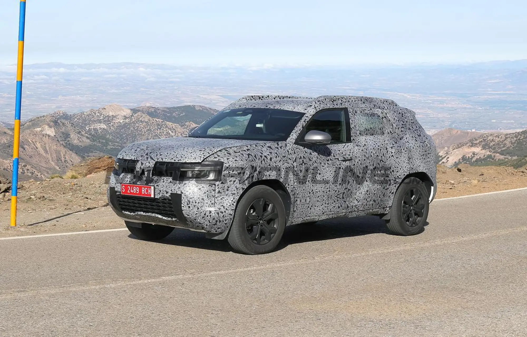 Dacia Duster 2024 - Foto spia 26-04-2023 - 4