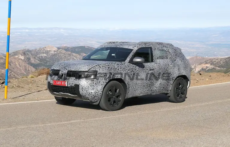 Dacia Duster 2024 - Foto spia 26-04-2023 - 4