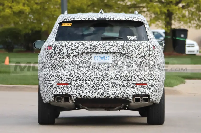 GMC Acadia 2024 - Foto Spia 28-04-2023 - 9