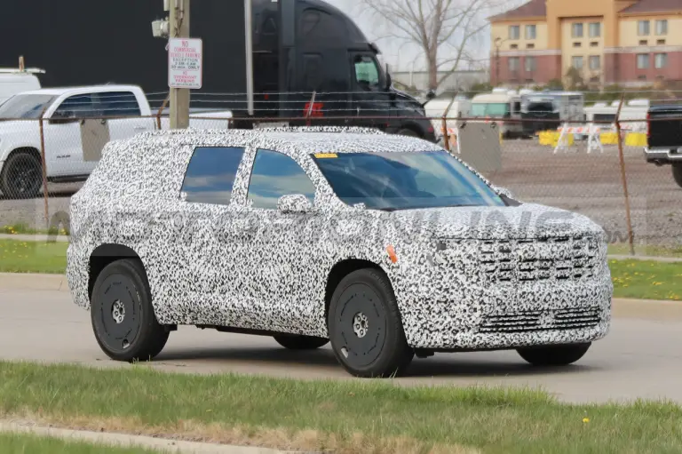 GMC Acadia 2024 - Foto Spia 28-04-2023 - 8