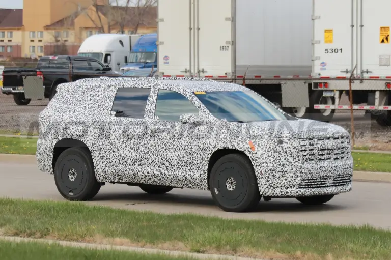 GMC Acadia 2024 - Foto Spia 28-04-2023 - 10