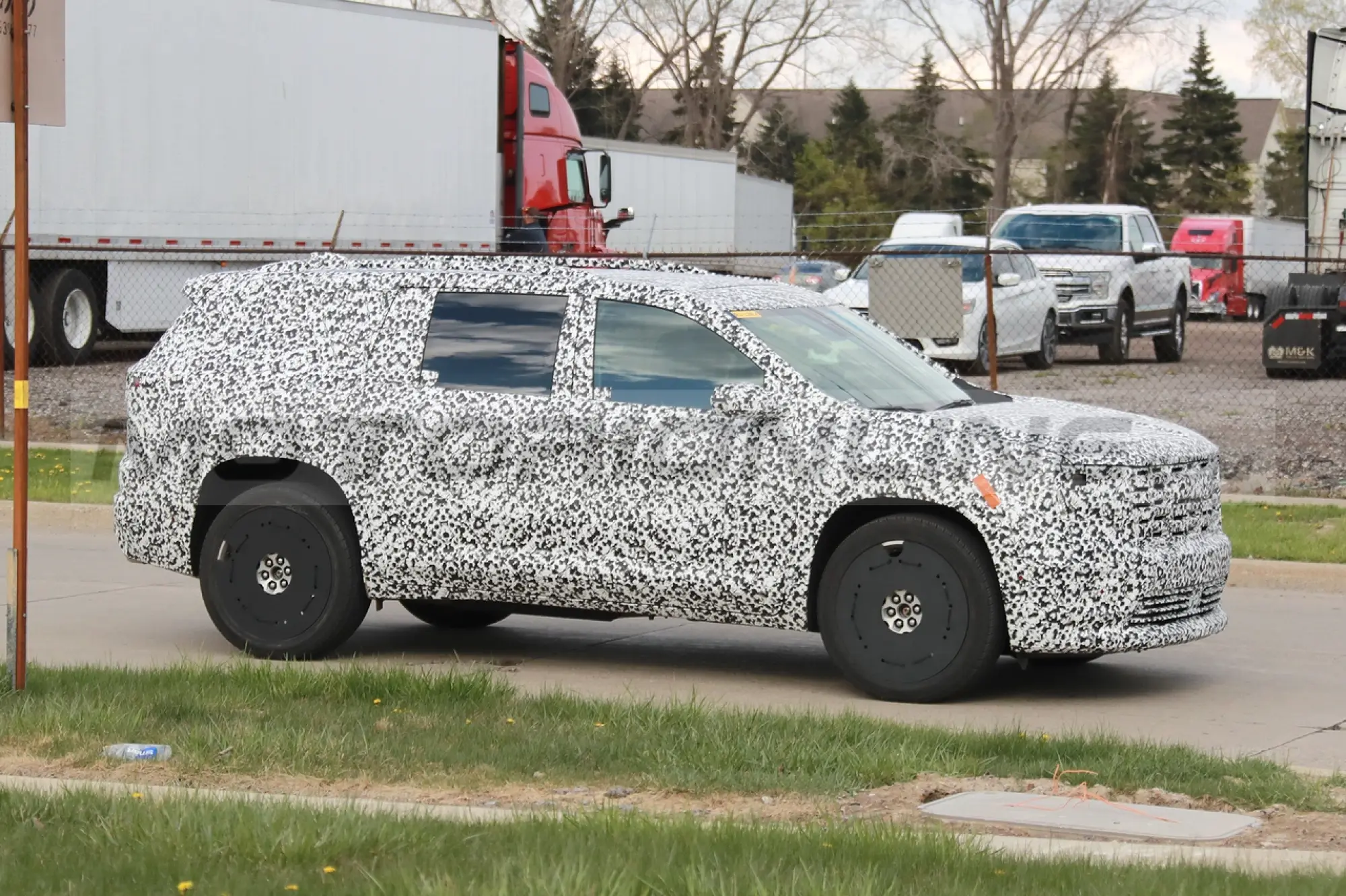 GMC Acadia 2024 - Foto Spia 28-04-2023 - 3