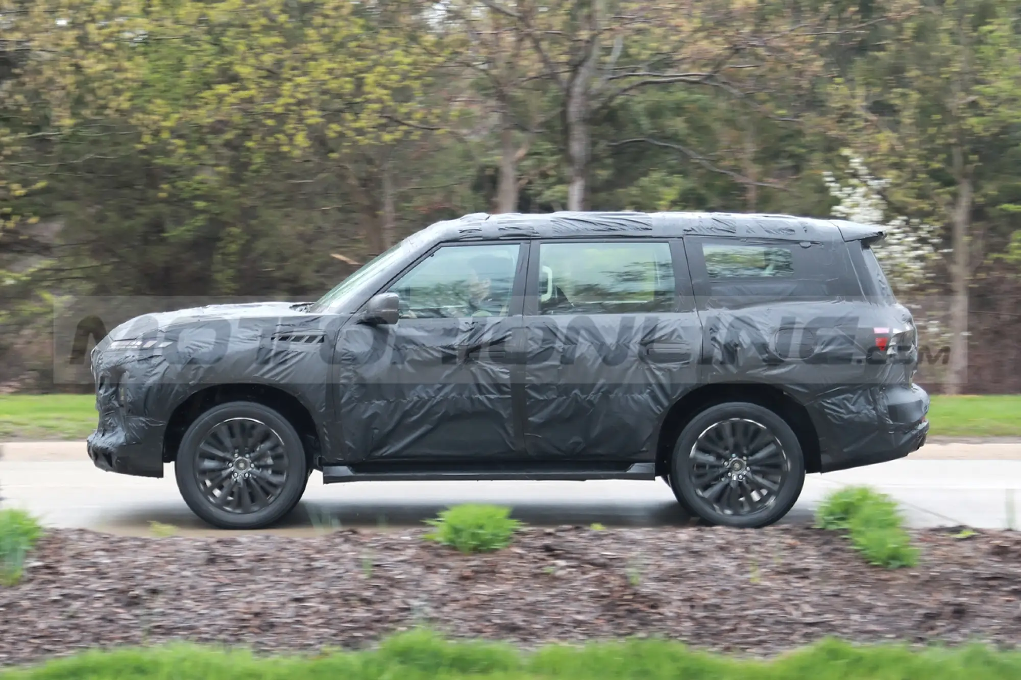 Infiniti QX80 2024 - Foto Spia 03-05-2023 - 3