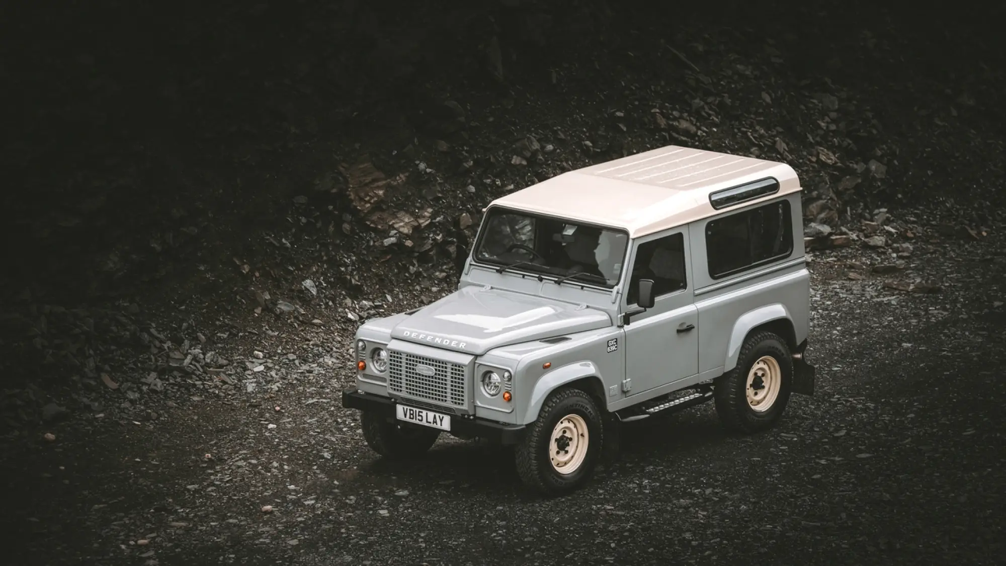 Land Rover Classic Defender Works V8 Islay Edition - 22