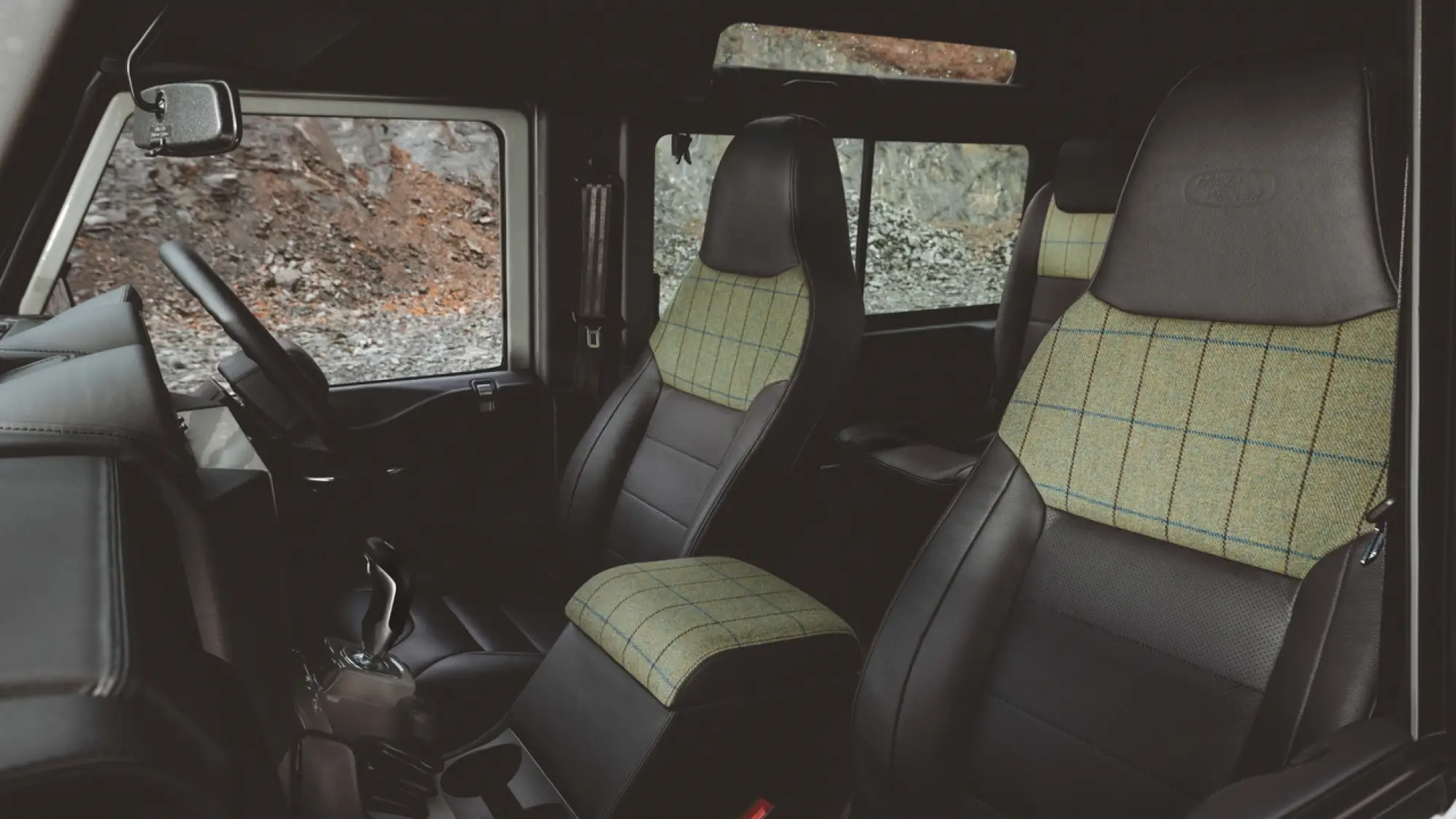 Land Rover Classic Defender Works V8 Islay Edition - 11