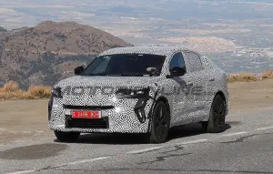 Renault Austral Coupe - Foto spia 04-05-2023 - 1