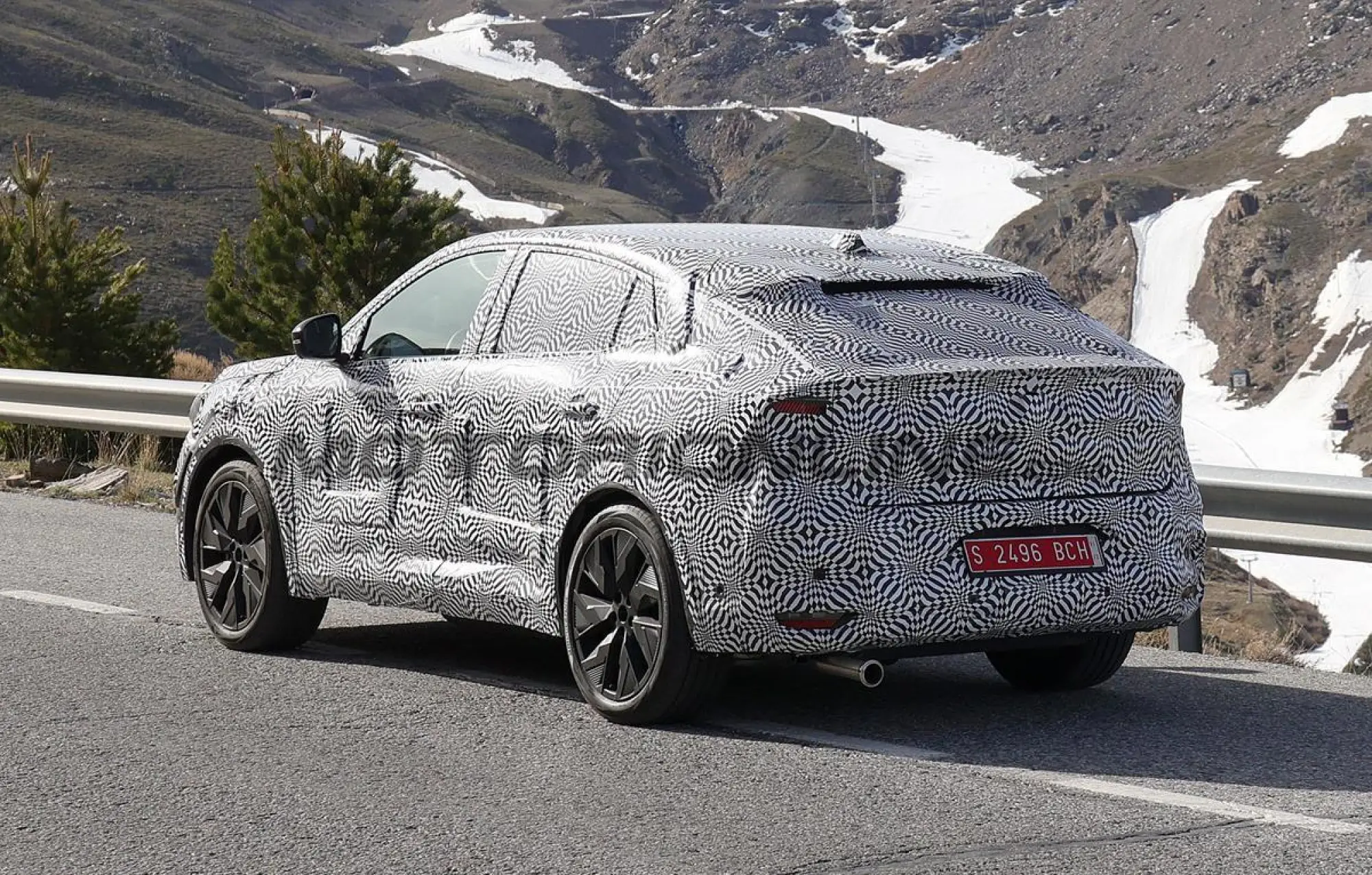 Renault Austral Coupe - Foto spia 04-05-2023 - 8