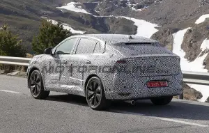 Renault Austral Coupe - Foto spia 04-05-2023 - 8
