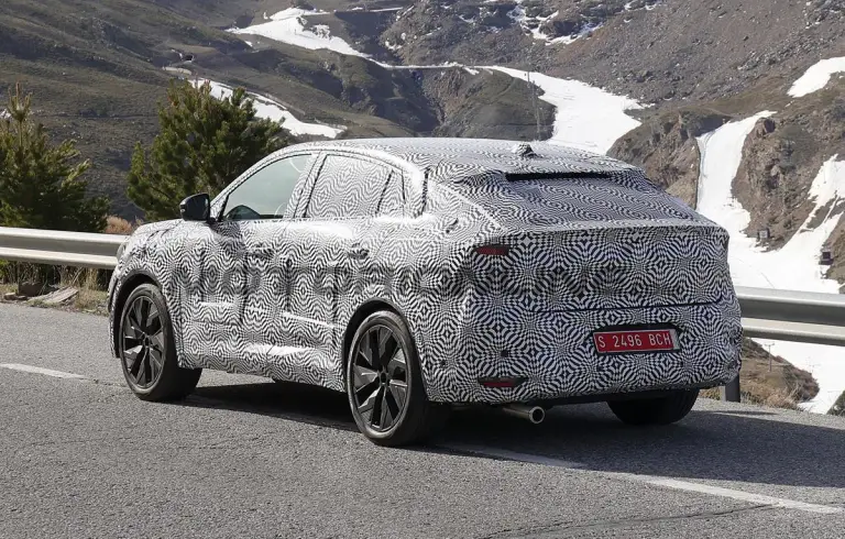 Renault Austral Coupe - Foto spia 04-05-2023 - 8