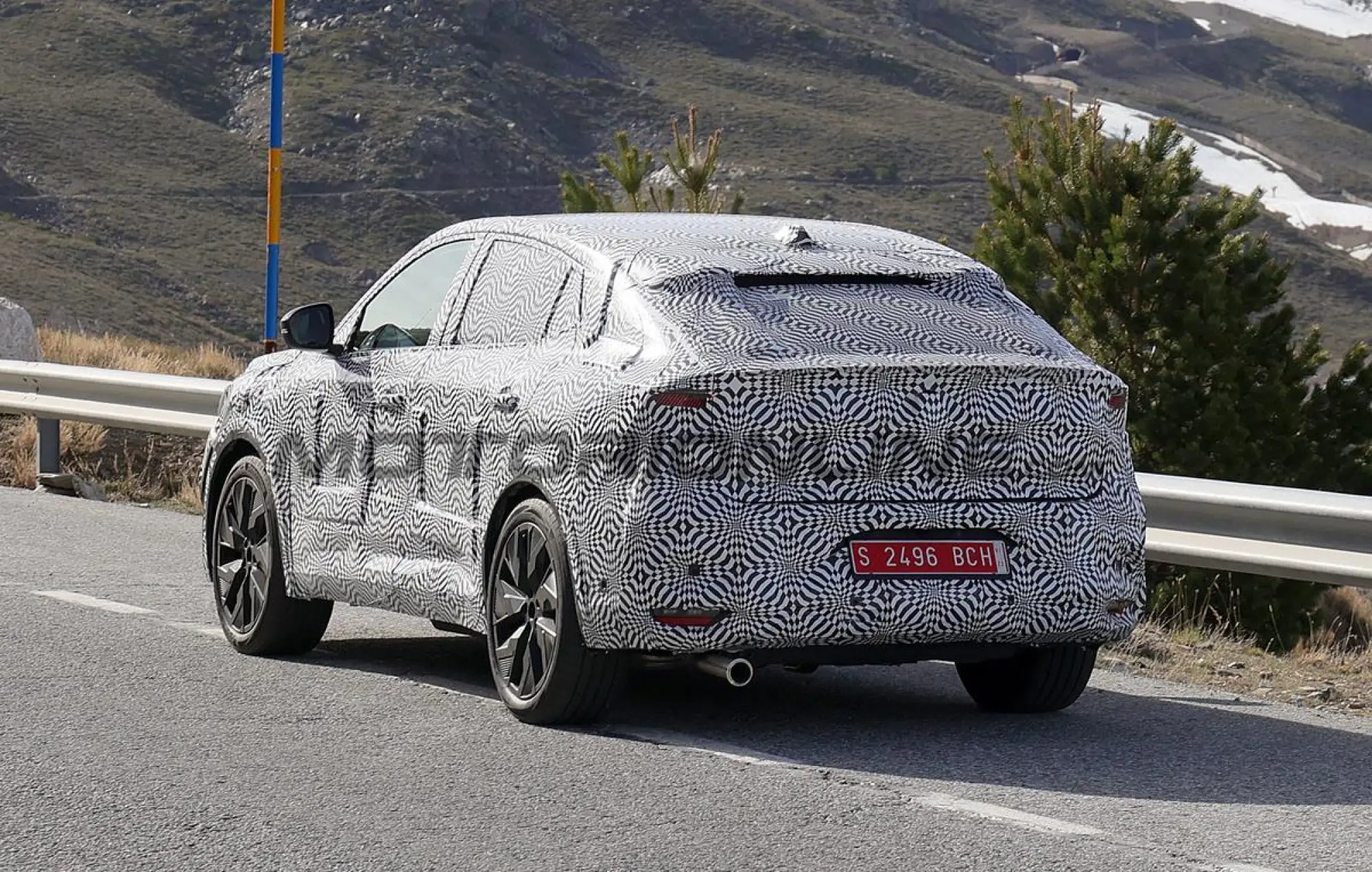 Renault Austral Coupe - Foto spia 04-05-2023 - 12