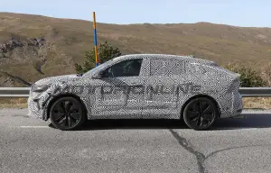 Renault Austral Coupe - Foto spia 04-05-2023 - 5