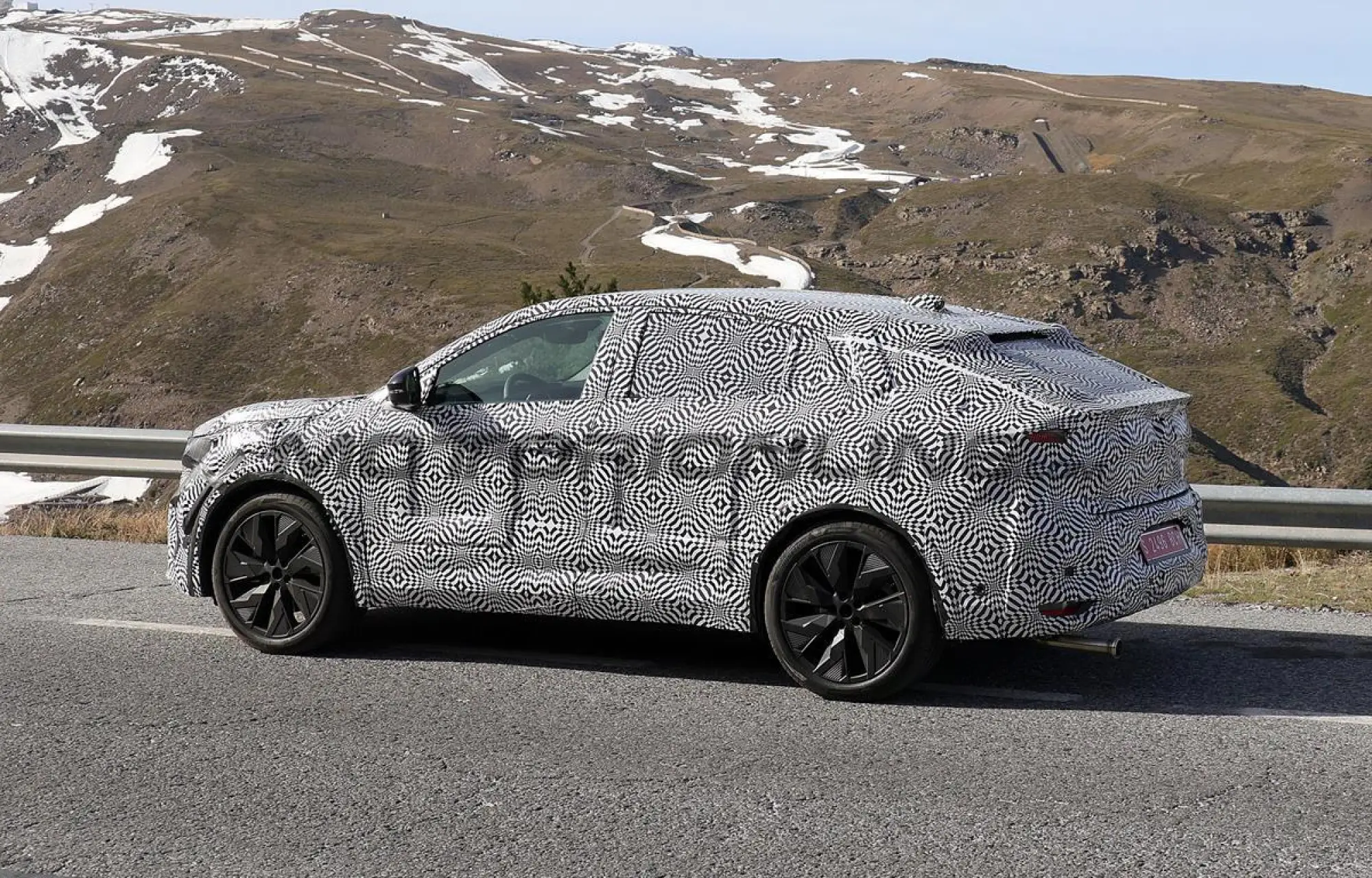 Renault Austral Coupe - Foto spia 04-05-2023 - 6