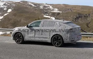 Renault Austral Coupe - Foto spia 04-05-2023 - 6