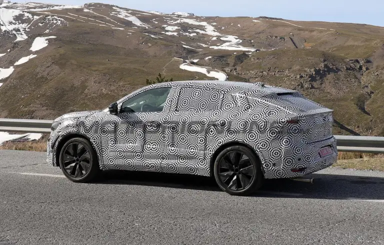 Renault Austral Coupe - Foto spia 04-05-2023 - 6