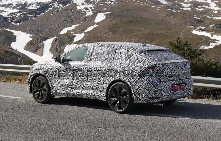Renault Austral Coupe - Foto spia 04-05-2023 - 11