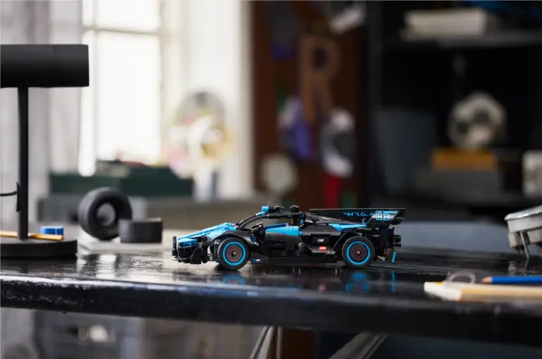 LEGO Technic Bugatti Bolide Agile Blue - 4