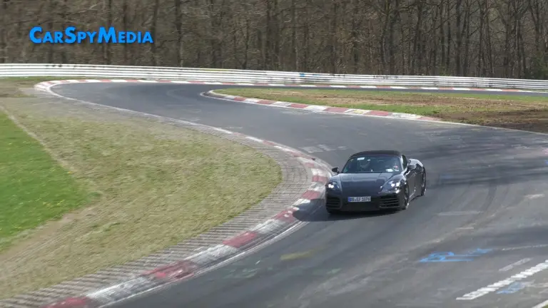 Porsche 718 Boxster 2025 prototipo Nurburgring - 19