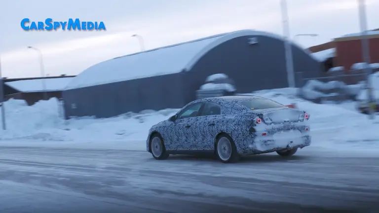Mercedes EQA Sedan prototipo Scandinavia - 9