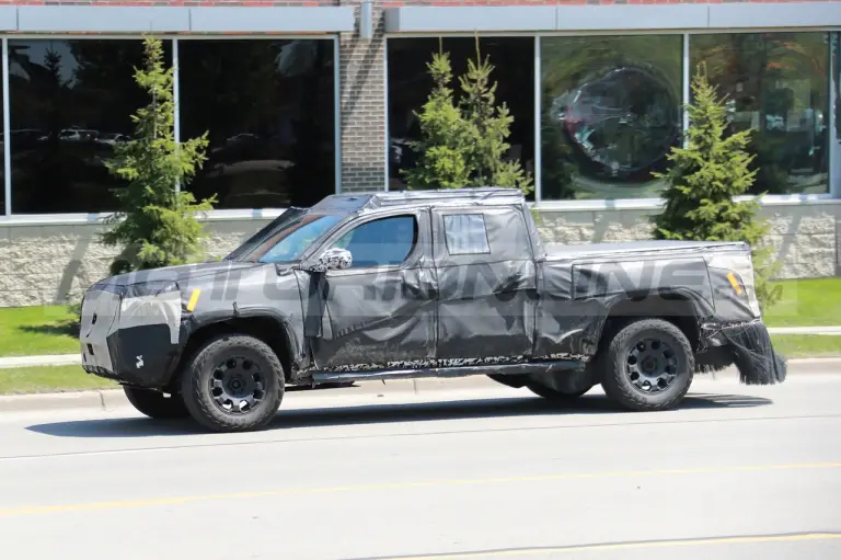 Toyota Tacoma Trailhunter 2024 - Foto Spia 12-05-2023 - 3
