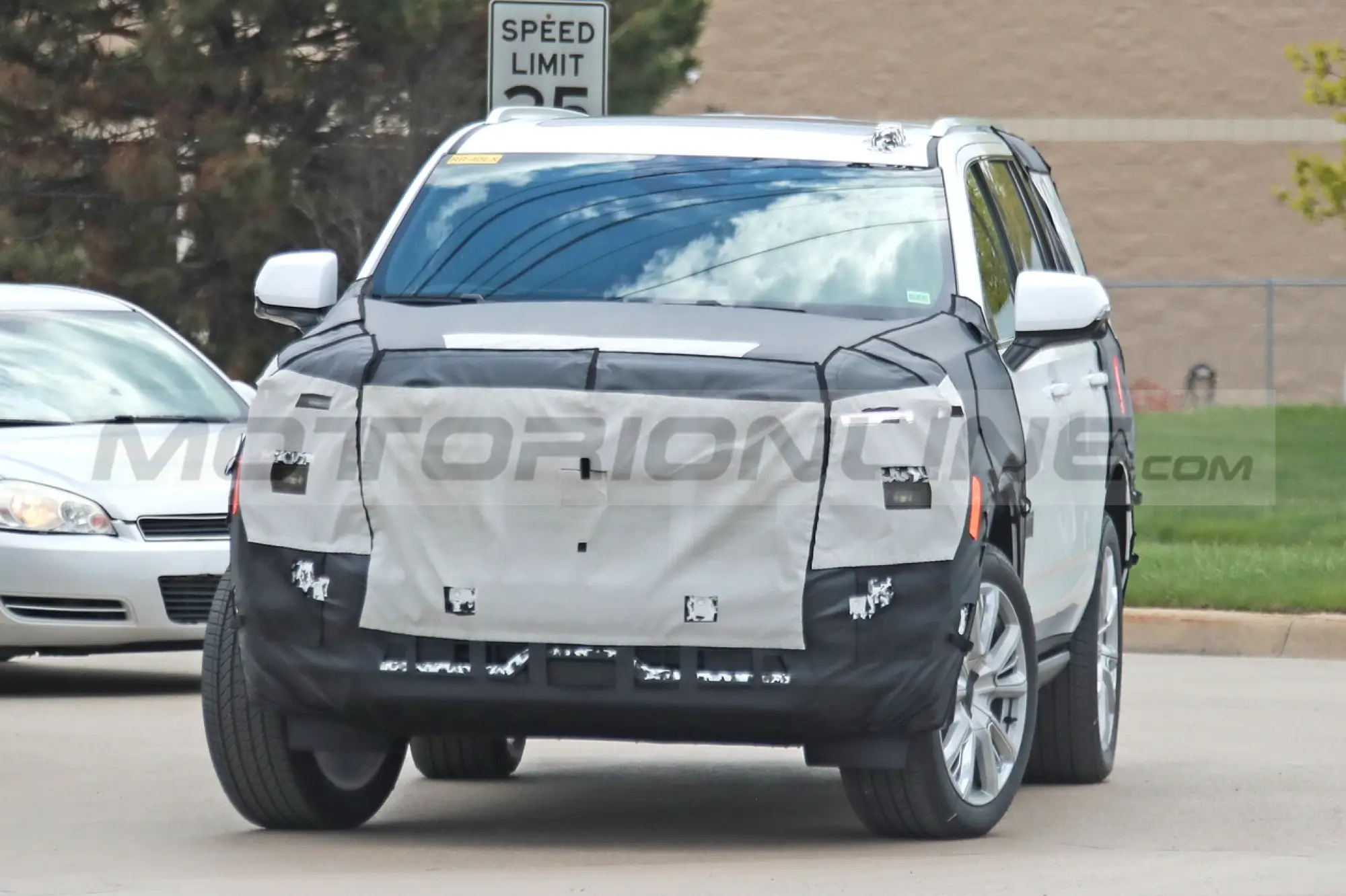 Chevrolet Tahoe High Country 2024 - Foto Spia 12-05-2023 - 3