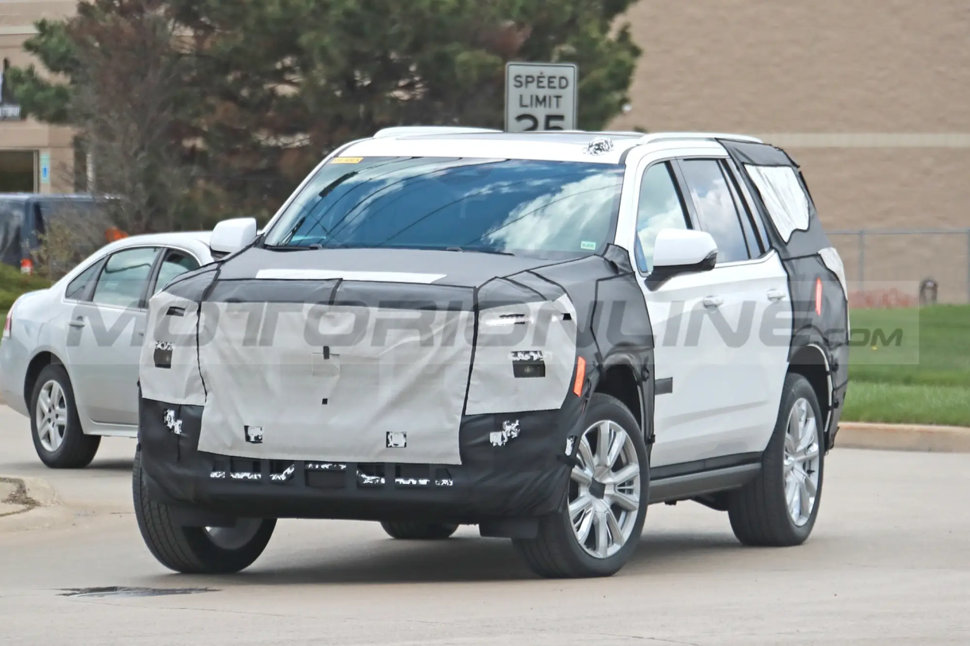 Chevrolet Tahoe High Country 2024 - Foto Spia 12-05-2023 - 6