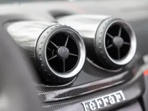 Ferrari SA Aperta 2011 asta