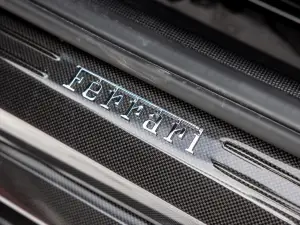 Ferrari SA Aperta 2011 asta