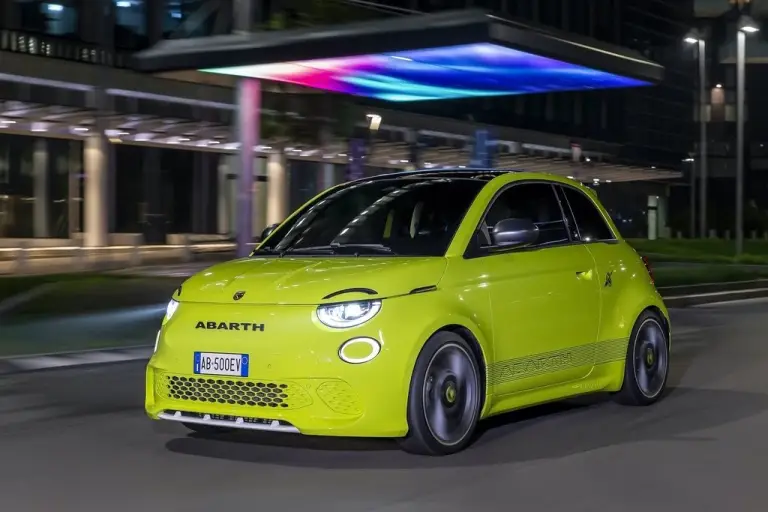 La nuova Abarth 500e 2023: prova su strada - 2