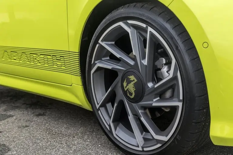 La nuova Abarth 500e 2023: prova su strada - 10