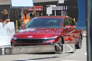 Hyundai Elantra 2024 - Foto Spia 18-05-2023