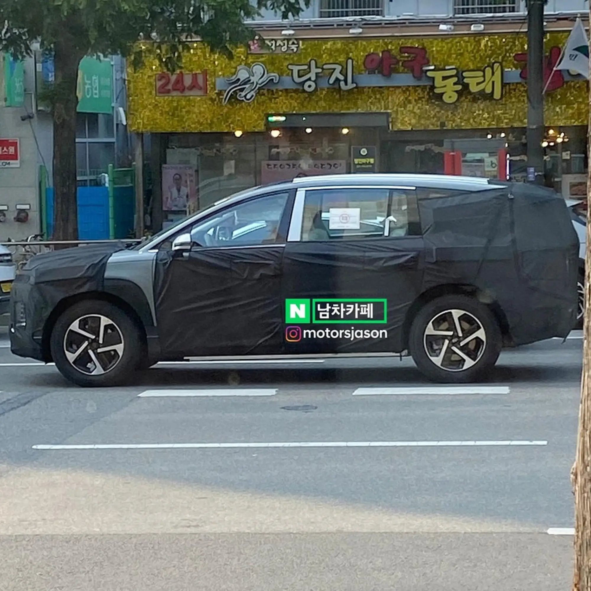 Hyundai Ioniq 7 2024 prototipo foto spia - 5