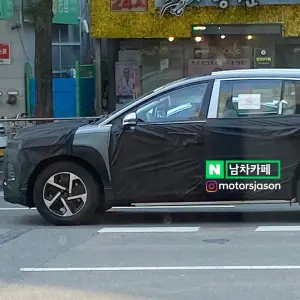 Hyundai Ioniq 7 2024 prototipo foto spia - 3