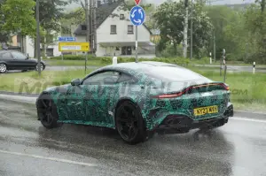 Aston Martin Vantage successore - Foto Spia 23-05-2023