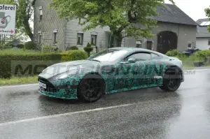 Aston Martin Vantage successore - Foto Spia 23-05-2023