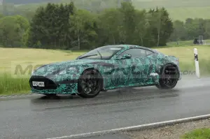 Aston Martin Vantage successore - Foto Spia 23-05-2023