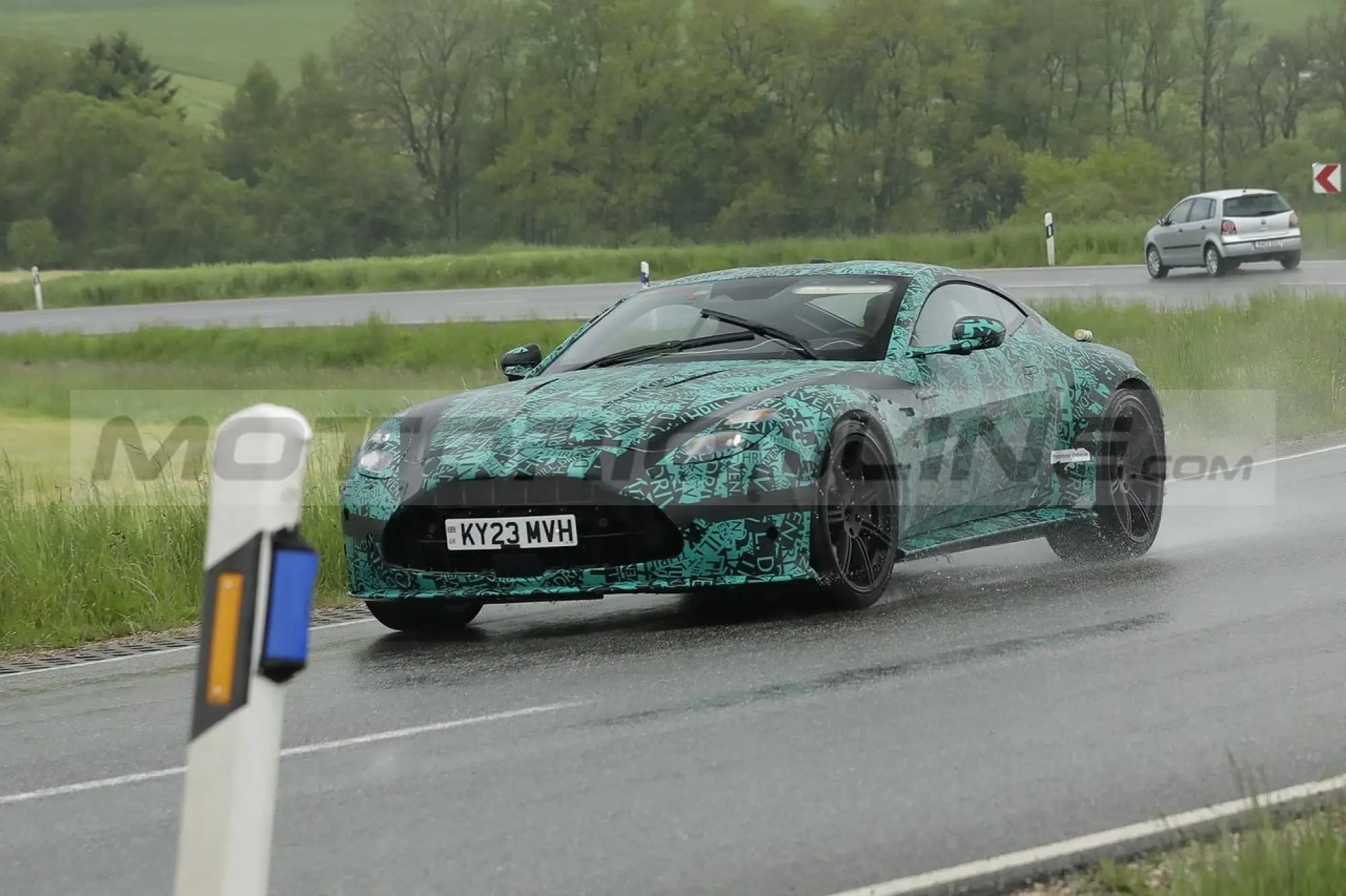 Aston Martin Vantage successore - Foto Spia 23-05-2023 - 13