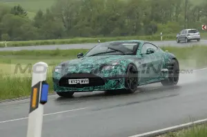 Aston Martin Vantage successore - Foto Spia 23-05-2023