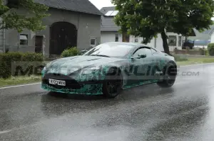 Aston Martin Vantage successore - Foto Spia 23-05-2023