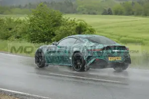 Aston Martin Vantage successore - Foto Spia 23-05-2023