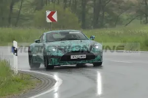 Aston Martin Vantage successore - Foto Spia 23-05-2023