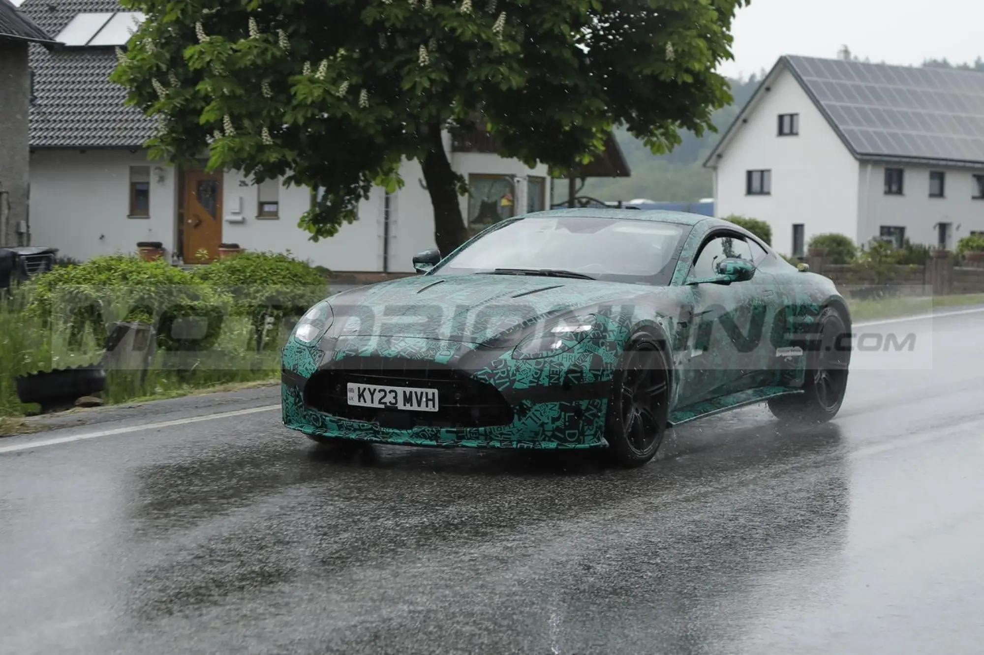 Aston Martin Vantage successore - Foto Spia 23-05-2023 - 4
