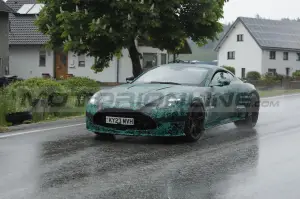 Aston Martin Vantage successore - Foto Spia 23-05-2023
