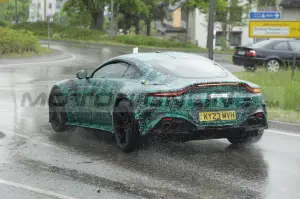 Aston Martin Vantage successore - Foto Spia 23-05-2023