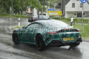 Aston Martin Vantage successore - Foto Spia 23-05-2023