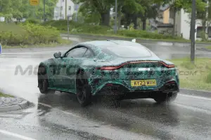 Aston Martin Vantage successore - Foto Spia 23-05-2023